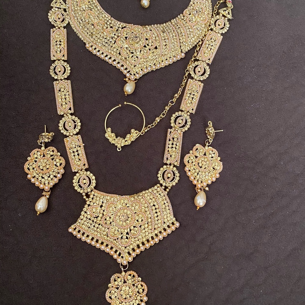 Traditional jewelry set